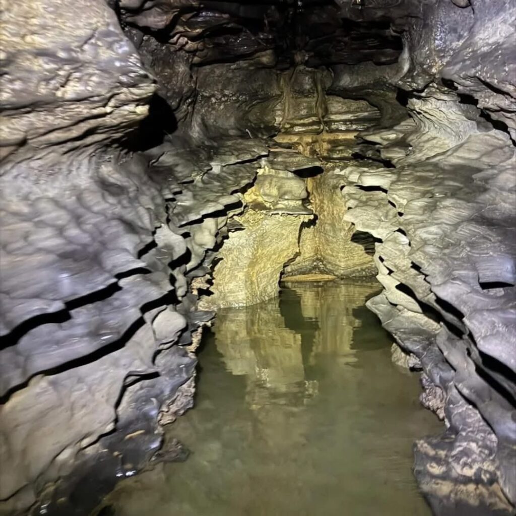 caverna de guami interno
